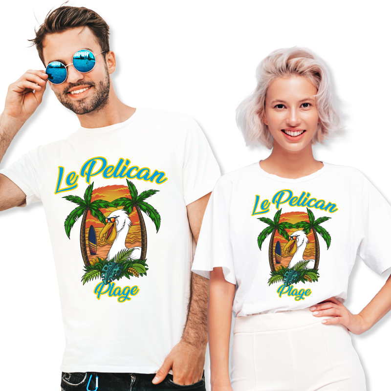 couple avec un t shirt personnalisé en couleurs